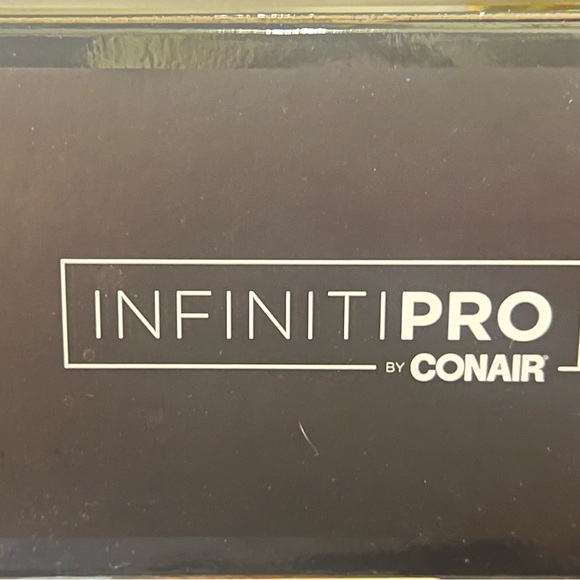 INFINITIPRO BY CONAIR Hair Dryer with Innovative Diffuser, - Picture 3 of 3